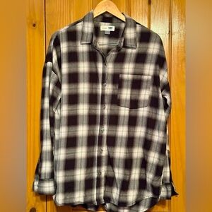 Old Navy black and white plaid button up shirt sz large